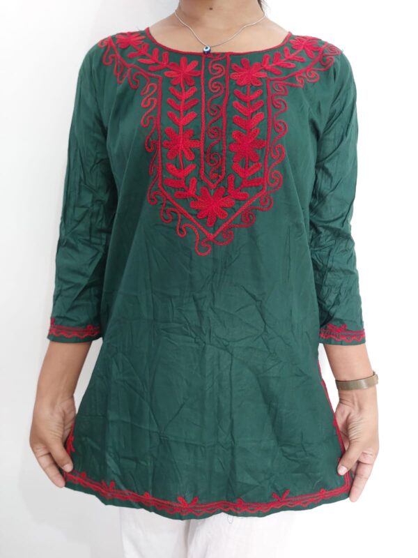 Women Embroidered Cotton Rayon Straight Kurta (Dark Green)